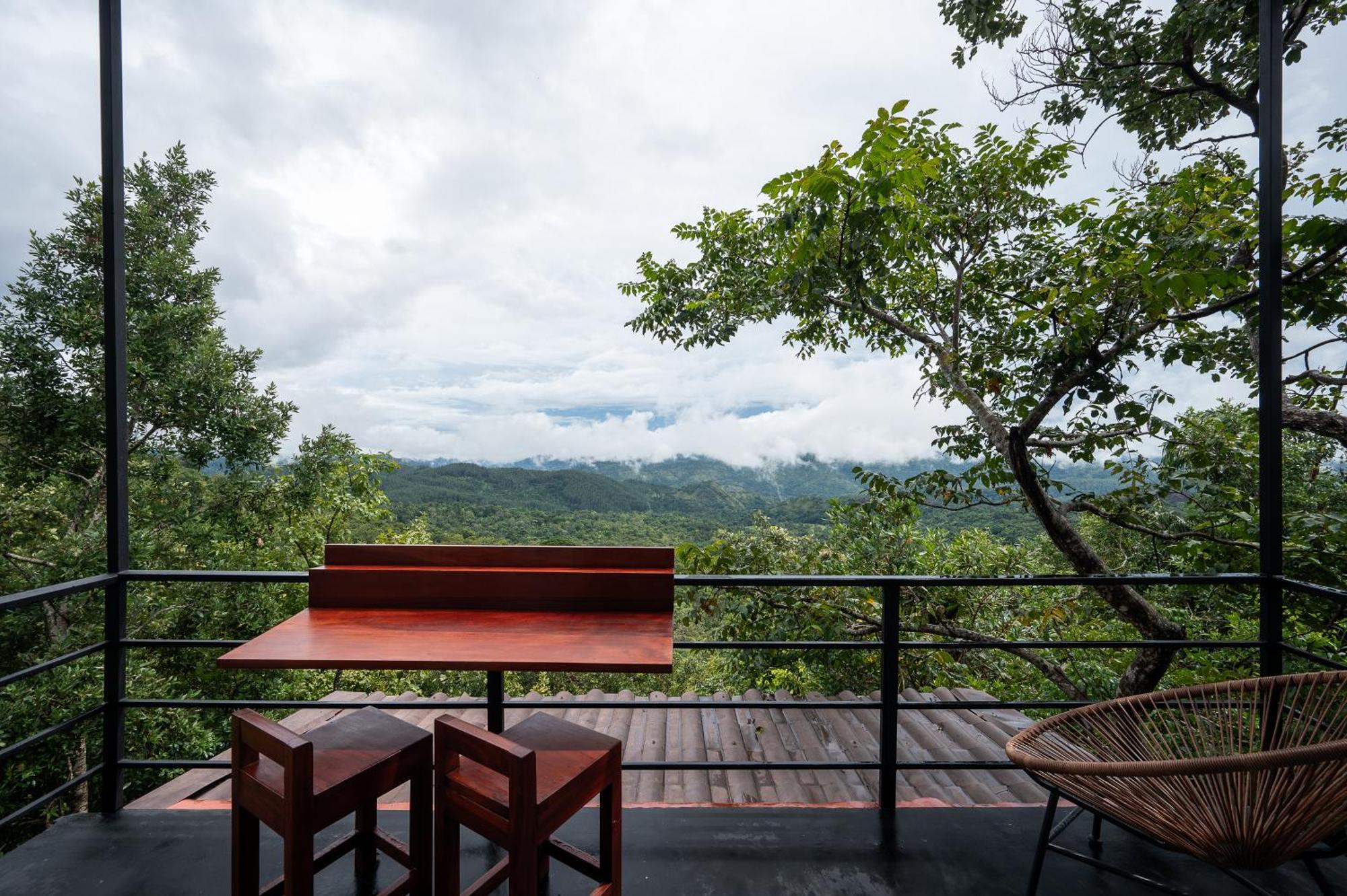 Treehouse Chalets - Luxury Getaway Within A Short Distance Of Ella 贝里胡罗亚 外观 照片